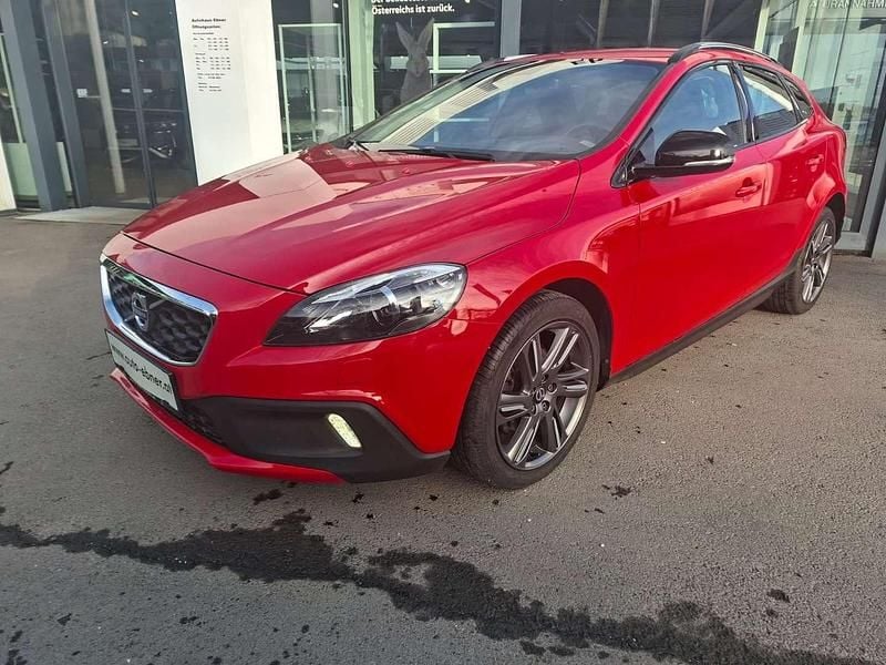 Gebraucht Volvo V40 CC Momentum 114 PS (83 kW) 2015 Mittelrot  normal Kombi