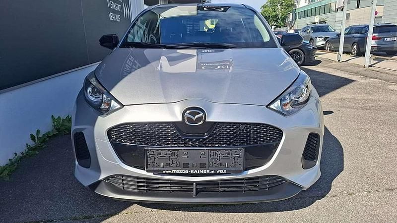 Neu Mazda 2 Exclusive-Line 92 PS (67 kW) 2025 Silber Limousine