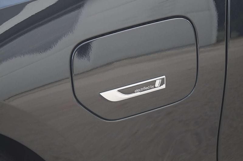 Gebraucht BMW 330e 252 PS (185 kW) 2022 Schwarz Kombi