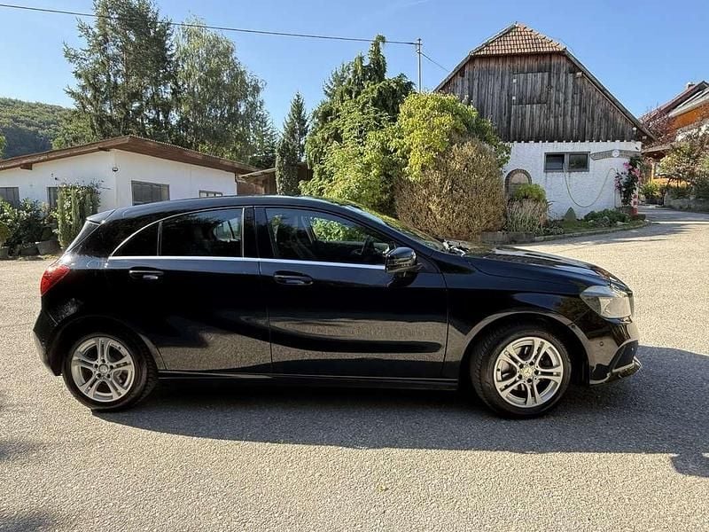 Gebraucht Mercedes A180 109 PS (80 kW) 2017 Schwarz Kleinwagen