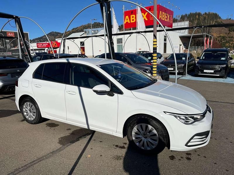 Gebraucht VW Golf VIII 90 PS (66 kW) 2021 Weiß Limousine
