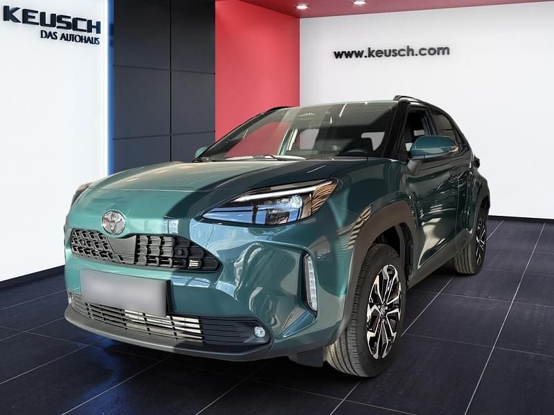 Neu Toyota Yaris Cross Active 98 PS (72 kW) 2026 Silber SUV