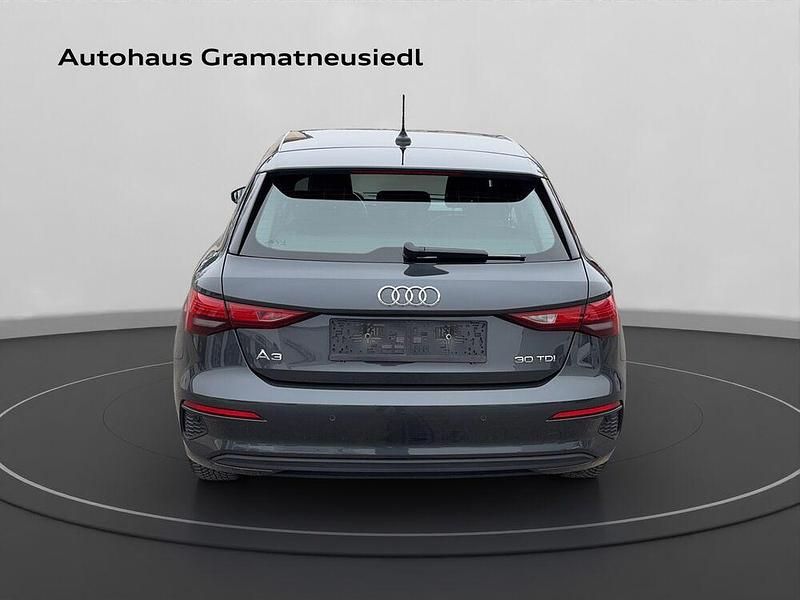 Gebraucht Audi A3 Basis 116 PS (85 kW) 2022 Hellgrau  metallic Limousine