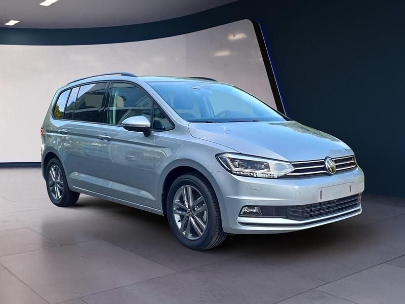 Neu VW Touran Comfortline 150 PS (110 kW) 2025 Silber Van / Kleinbus