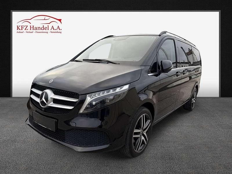 Schwarz Gebraucht 2023 Mercedes V220 Avantgarde Van / Kleinbus | € 39.990 - Bild 1/4