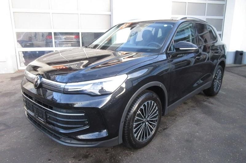 Schwarz metallicperleffektno Gebraucht 2024 VW Tiguan Life SUV | € 38.900 (Fairer Preis) - Bild 1/4