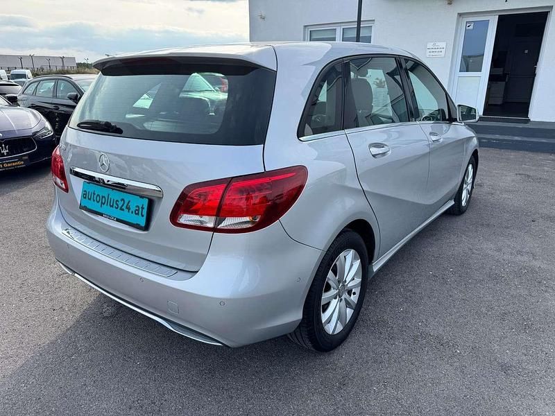 Gebraucht Mercedes B180 Edition 122 PS (89 kW) 2016 Grau Van / Kleinbus