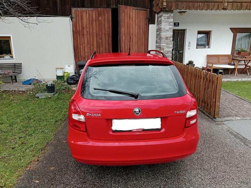 Gebraucht Skoda Fabia Active 86 PS (63 kW) 2014 Rot Kombi
