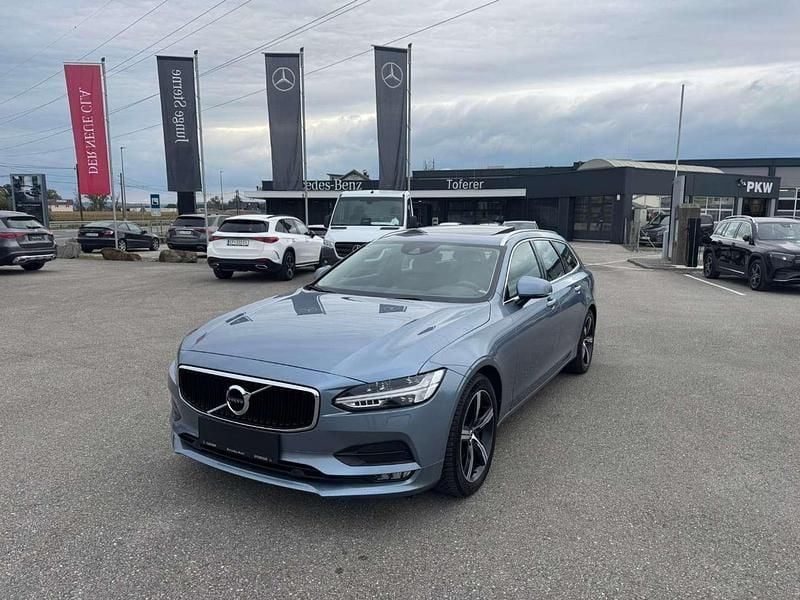 Blau Gebraucht 2018 Volvo V90 Momentum Kombi | € 23.500 - Bild 1/4