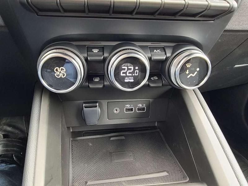 Gebraucht Mitsubishi Colt Invite 67 PS (49 kW) 2024 Rot Limousine