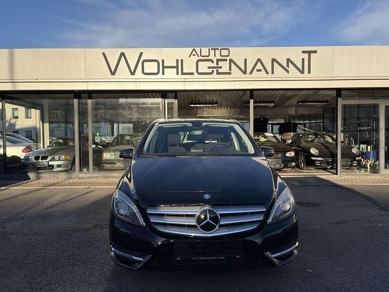 Schwarz Gebraucht 2013 Mercedes B180 Van / Kleinbus | € 12.990 (Fairer Preis) - Bild 1/4
