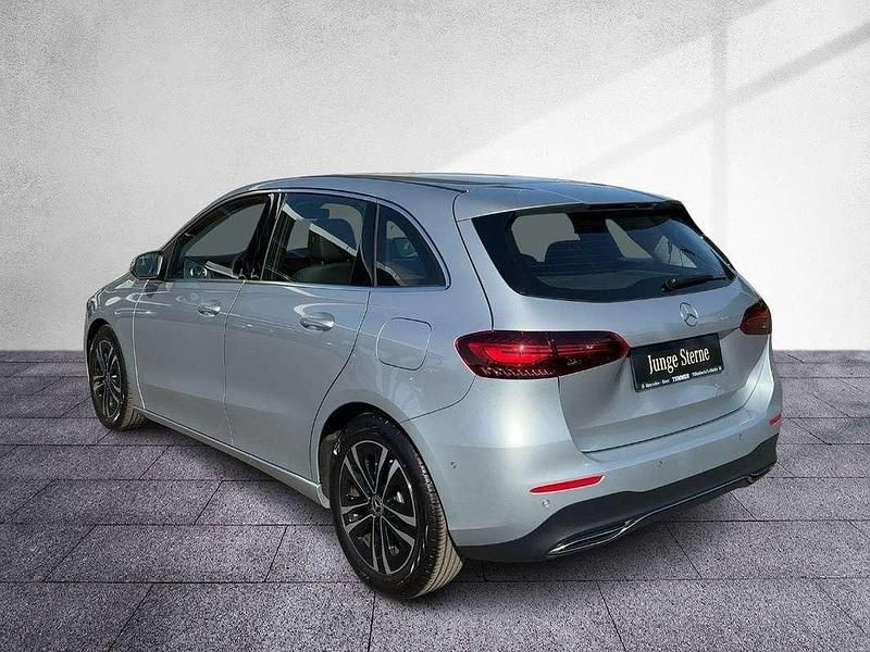 Gebraucht Mercedes B180 Progressive 116 PS (85 kW) 2024 Silber Van / Kleinbus