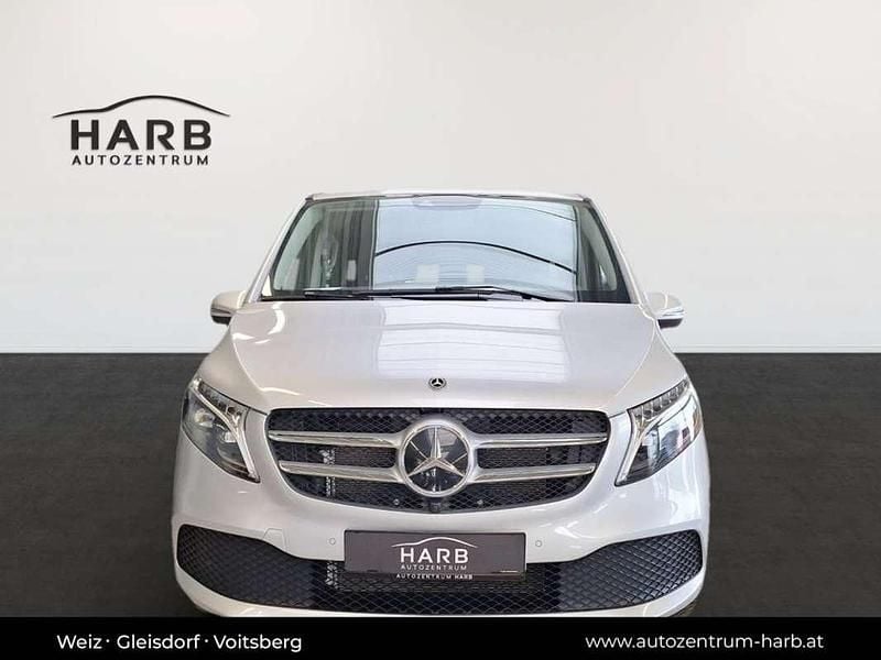 Gebraucht Mercedes V220 163 PS (119 kW) 2023 Silber Van / Kleinbus