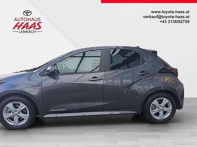 Gebraucht Toyota Yaris Hybrid Active 92 PS (67 kW) 2023 Grau Limousine