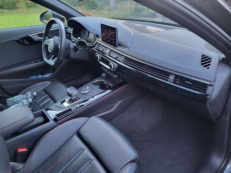 Grau Gebraucht 2018 Audi A4 Ambiente Kombi | € 9.900 - Bild 1/4