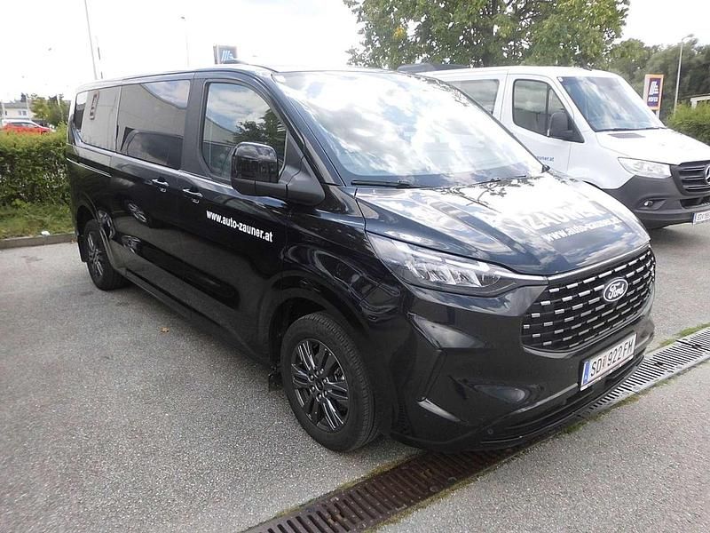 Gebraucht Ford Tourneo Custom Titanium 136 PS (100 kW) 2024 Schwarz Van