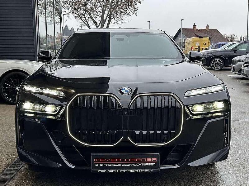 Gebraucht BMW 740 M Sport 299 PS (219 kW) 2025 Schwarz Limousine