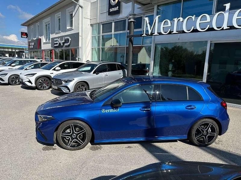 Gebraucht Mercedes A200 AMG 163 PS (119 kW) 2025 Blau Limousine