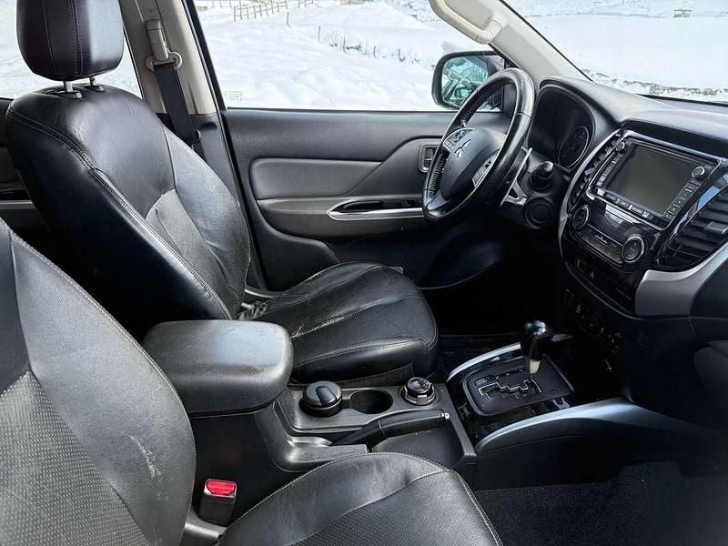 Gebraucht Mitsubishi L200 Instyle 181 PS (133 kW) 2016 Beige Abholung