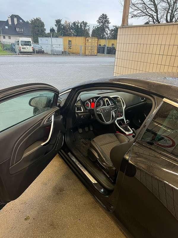 Gebraucht Opel Astra GTC Sport 120 PS (88 kW) 2014 Schwarz Limousine
