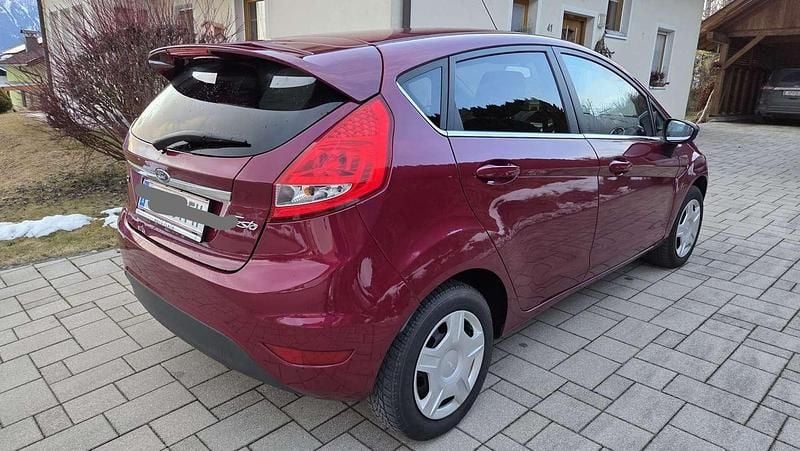 Gebraucht Ford Fiesta Titanium 82 PS (60 kW) 2010 Violett Kleinwagen