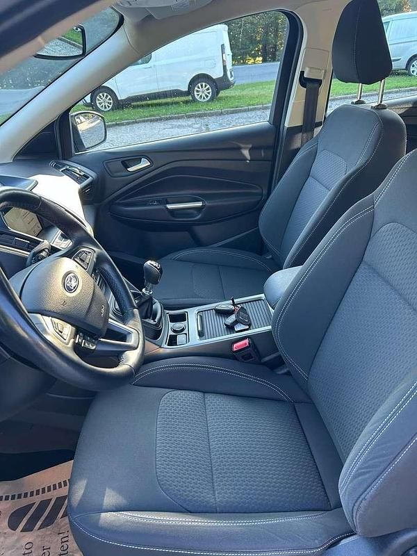 Gebraucht Ford Kuga 120 PS (88 kW) 2019 Schwarz SUV