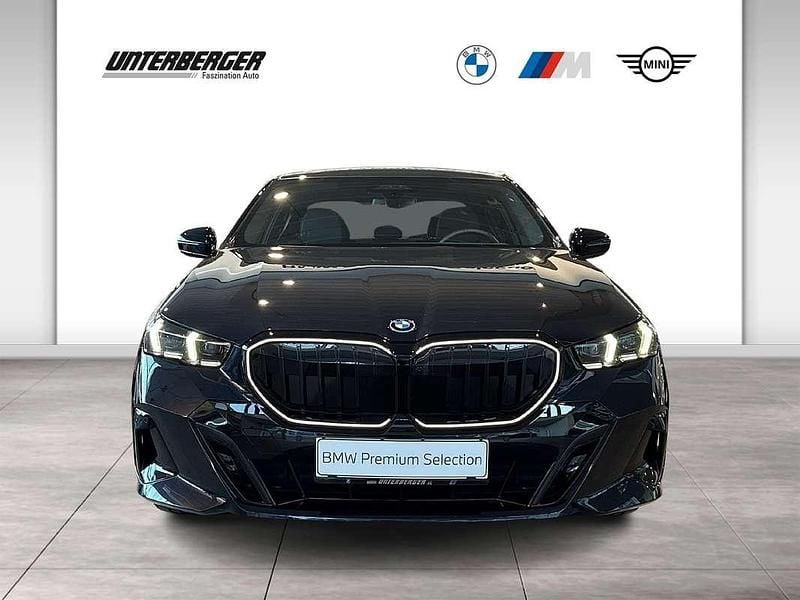 Gebraucht BMW 550e M Sport 488 PS (358 kW) 2025 Schwarz Limousine