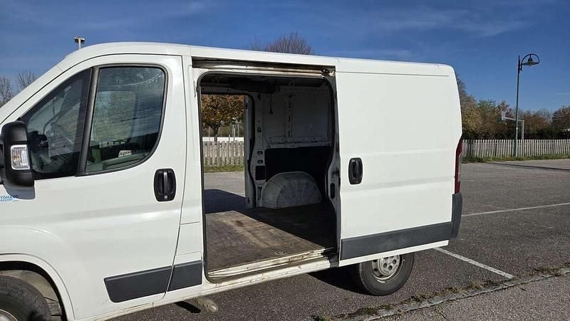 Gebraucht Peugeot Boxer 101 PS (74 kW) 2011 Weiß Van