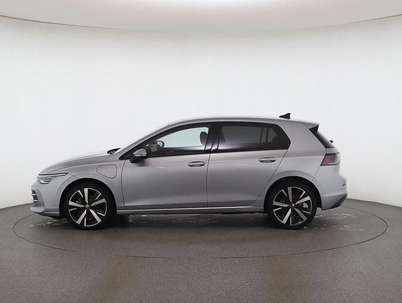 Gebraucht VW Golf VIII 204 PS (150 kW) 2025 Silber  metallic Limousine