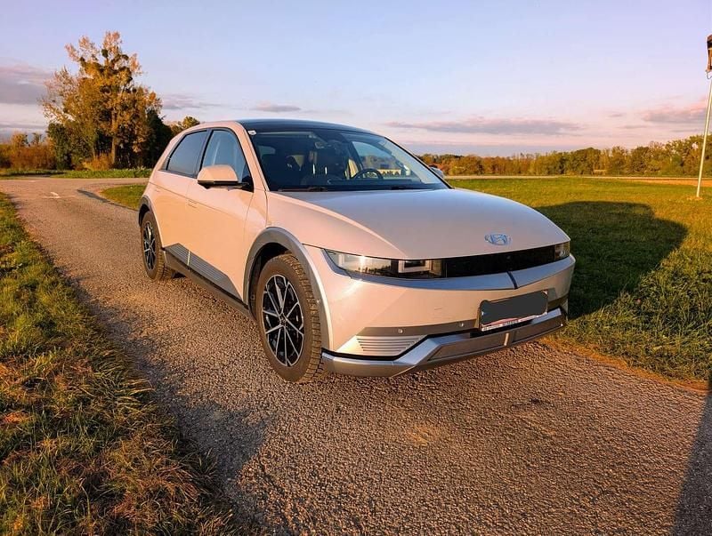 Grau Gebraucht 2022 Hyundai Ioniq Kleinwagen | € 28.800 - Bild 1/4