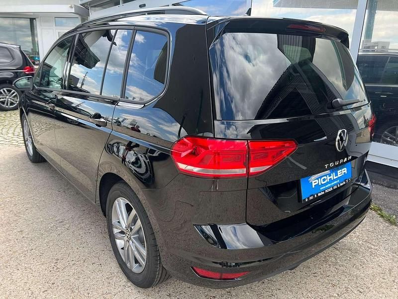 Gebraucht VW Touran Life 150 PS (110 kW) 2025 Schwarz Van / Kleinbus