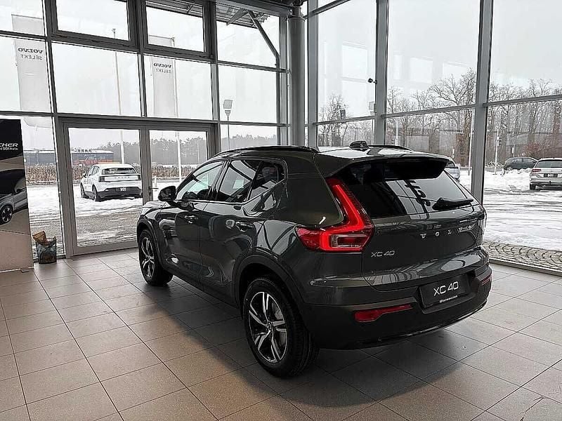 Gebraucht Volvo XC40 163 PS (119 kW) 2026 Grün SUV