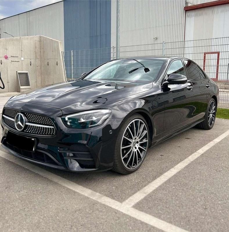 Gebraucht Mercedes E220 AMG line 200 PS (147 kW) 2022 Schwarz Limousine