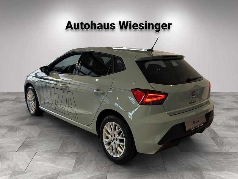Neu Seat Ibiza Style 95 PS (69 kW) 2026 Hellgrau  metallic Kleinwagen