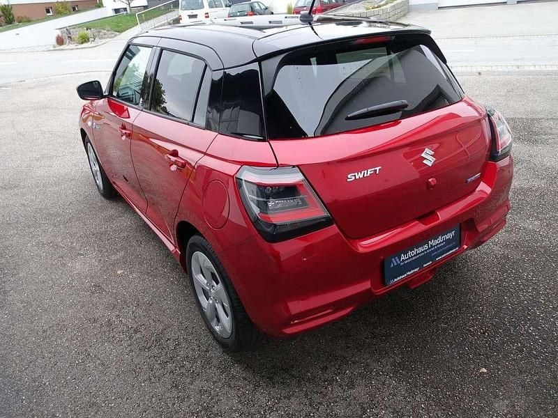 Neu Suzuki Swift 82 PS (60 kW) 2025 Rot Limousine