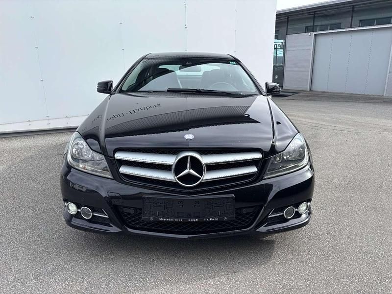 Gebraucht Mercedes C180 156 PS (114 kW) 2011 Schwarz Coupé