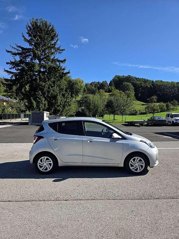 Gebraucht Hyundai i10 67 PS (49 kW) 2017 Silber Kleinwagen