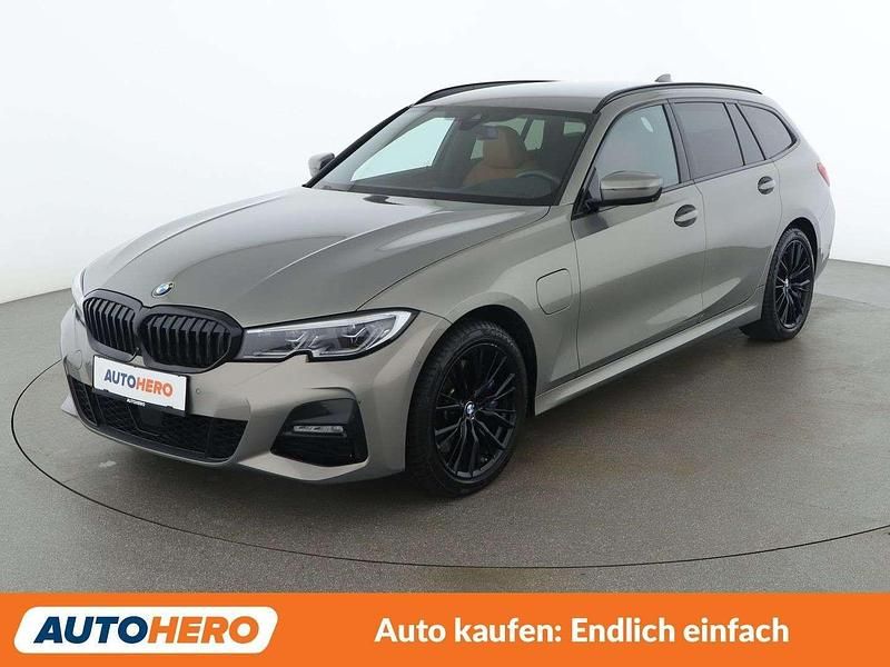 Grau Gebraucht 2021 BMW 330e M Sport Kombi | € 32.490 (Fairer Preis) - Bild 1/3