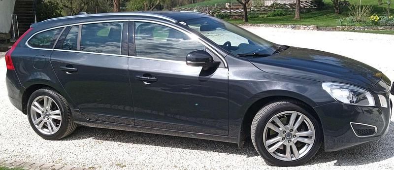 Gebraucht Volvo V60 Summum 215 PS (158 kW) 2011 Grau Kombi