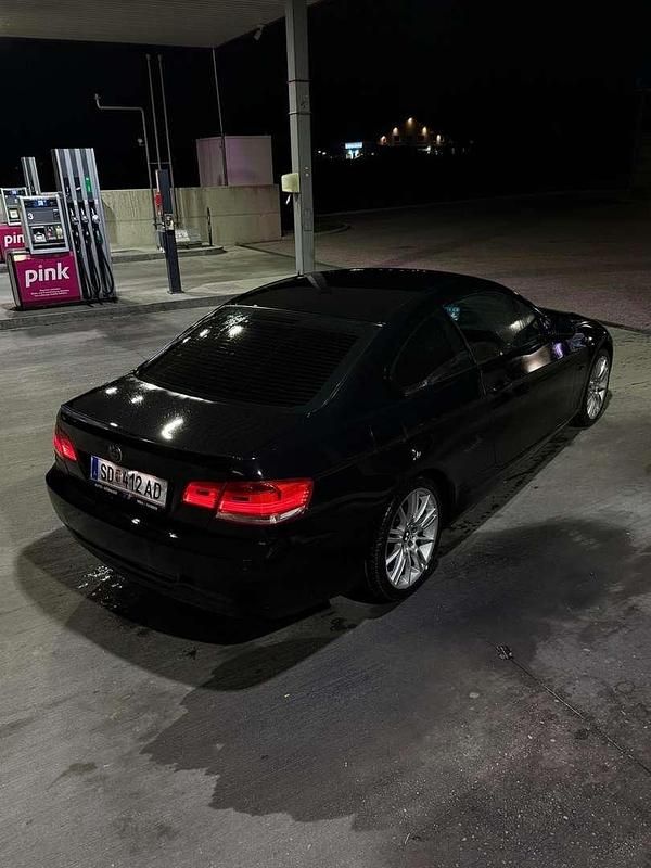 Gebraucht BMW 320 177 PS (130 kW) 2009 Schwarz Coupé