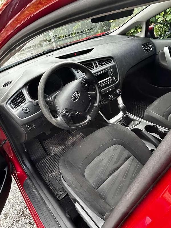 Gebraucht Kia Ceed 99 PS (72 kW) 2015 Rot Kleinwagen