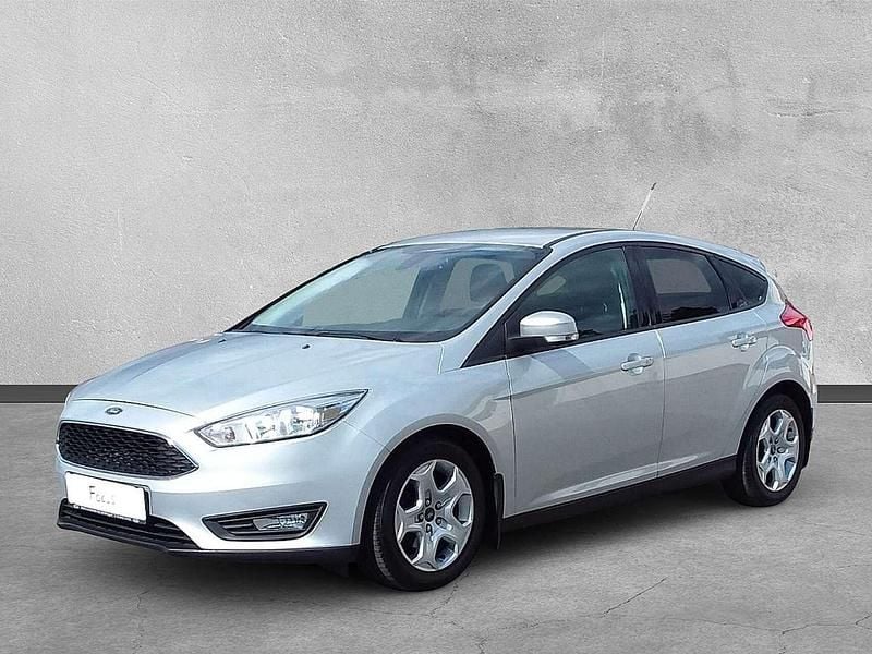 Silber Gebraucht 2015 Ford Focus Trend Limousine | € 6.800 (Fairer Preis) - Bild 1/4