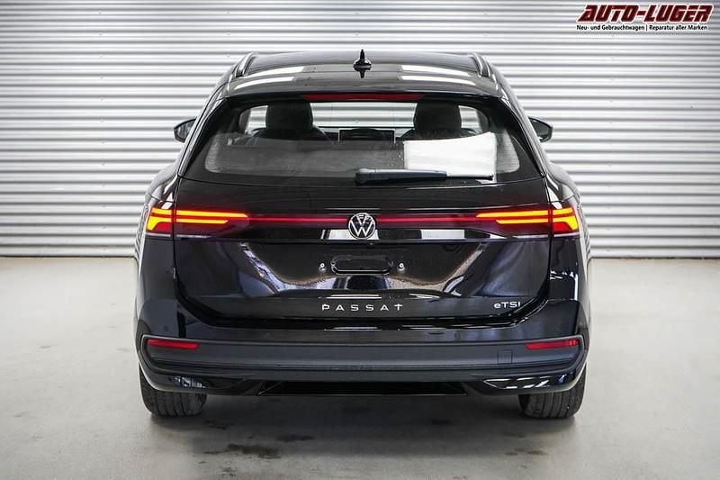 Neu VW Passat 150 PS (110 kW) 2025 Grenadilla black metallic (ly9t) Kombi