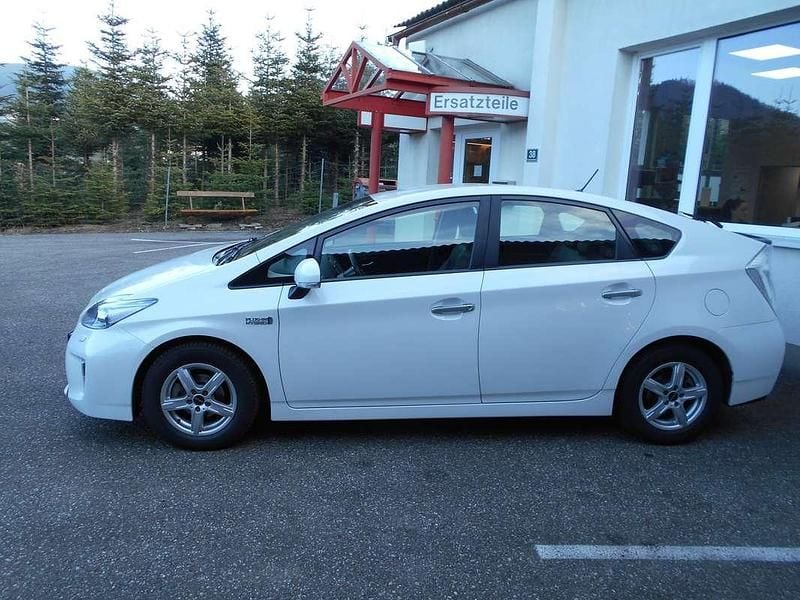 Gebraucht Toyota Prius Premium 99 PS (72 kW) 2012 Weiß Limousine
