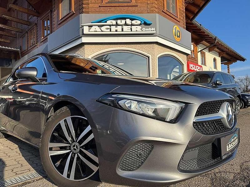 Gebraucht Mercedes A180 116 PS (85 kW) 2021 Grau Limousine
