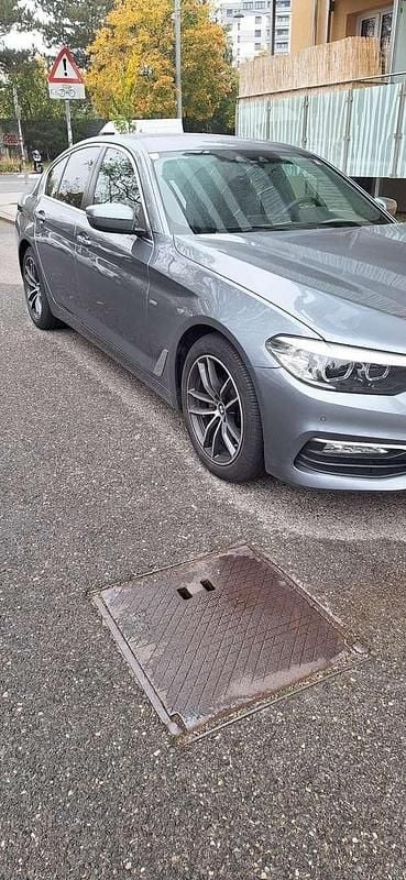 Blau Gebraucht 2017 BMW 520 Efficient Dynamics Limousine | € 24.700 (Fairer Preis) - Bild 1/4