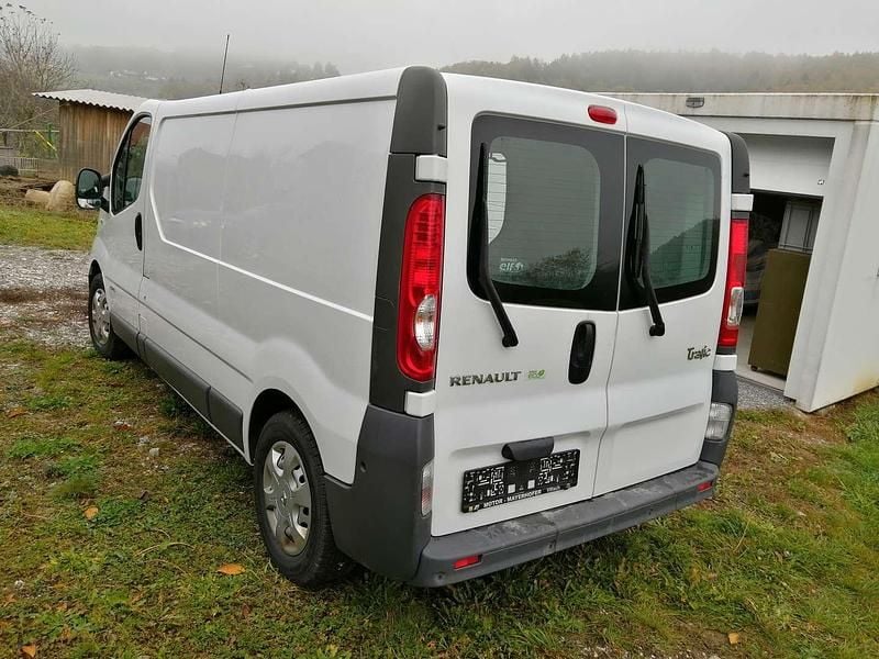 Gebraucht Renault Trafic 114 PS (83 kW) 2014 Weiß Van / Kleinbus