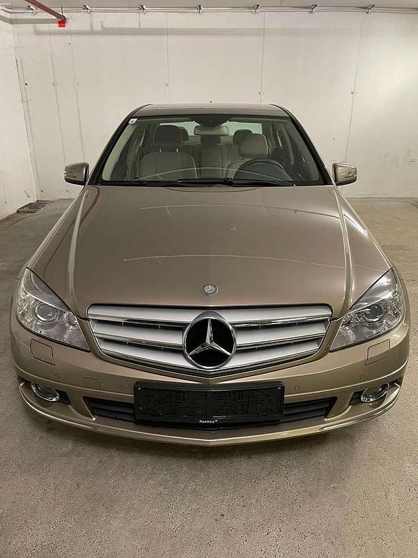 Gold Gebraucht 2009 Mercedes C200 Elegance Limousine | € 9.800 (Teuer) - Bild 1/4
