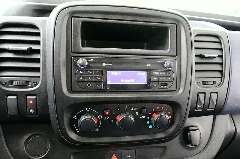 Gebraucht Opel Vivaro 95 PS (69 kW) 2018 Weiß Van / Kleinbus