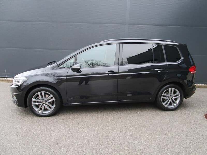 Gebraucht VW Touran 150 PS (110 kW) 2024 Schwarz Van / Kleinbus